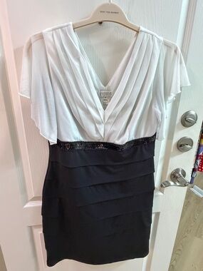 Enfocus Studio White & Black V-Neck Pleated Cocktail Dress Sz 14